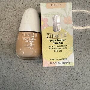 Clinique Even Better Clinical Foundation SPF 25 - CN 02 Breeze Very Fair